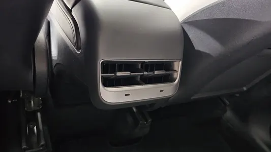 Tesla Y AWD 2022 19