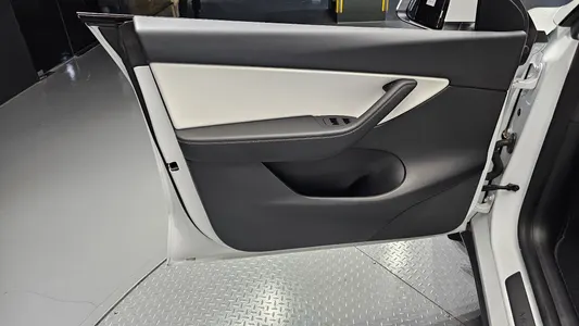 Tesla Y AWD 2022 25