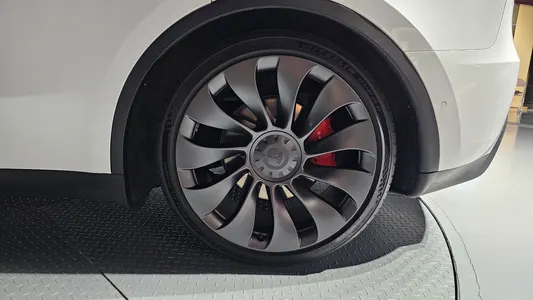 Tesla Y AWD 2022 22
