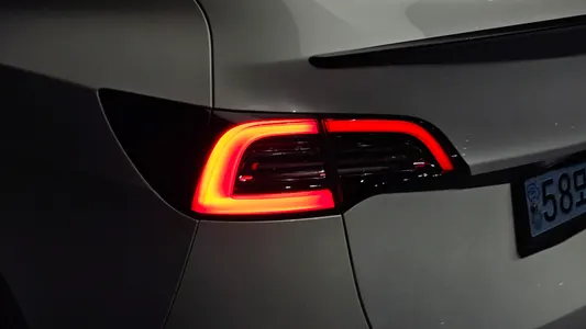 Tesla Y AWD 2022 24
