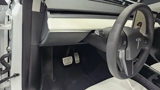 Tesla Y AWD 2022 29