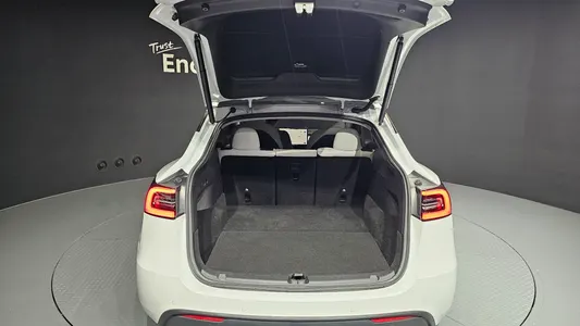 Tesla Y AWD 2022 31
