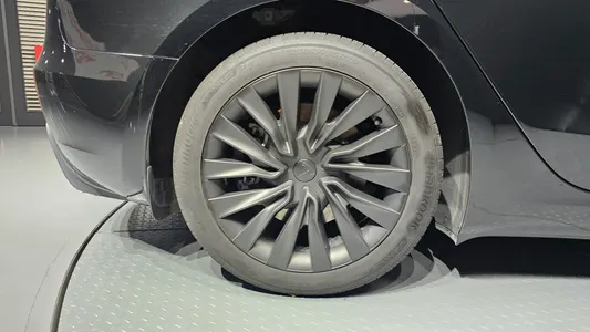 Tesla 3 RWD 2025 5