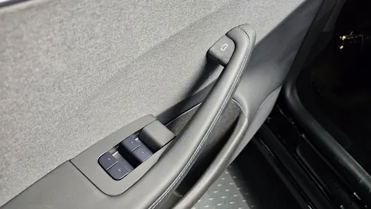 Tesla 3 RWD 2025 34