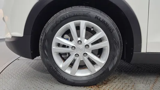 KG Mobility Tivoli VX 2WD 2016 5