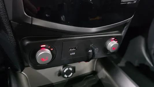 KG Mobility Tivoli VX 2WD 2016 18