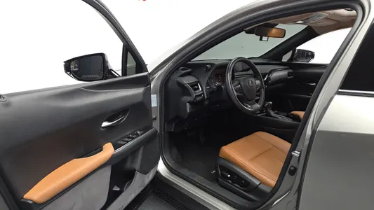 Lexus UX250h 2.0 2WD 2019 10