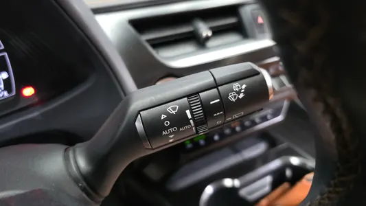 Lexus UX250h 2.0 2WD 2019 17