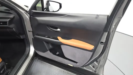 Lexus UX250h 2.0 2WD 2019 24