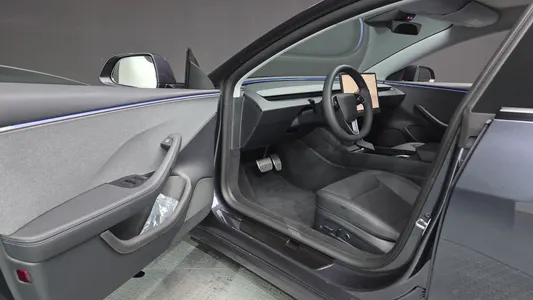 Tesla 3 RWD 2026 10