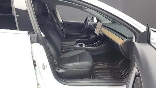 Tesla 3 AWD 2020 26