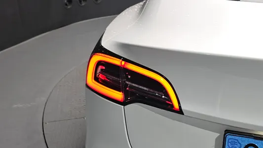 Tesla 3 AWD 2020 23