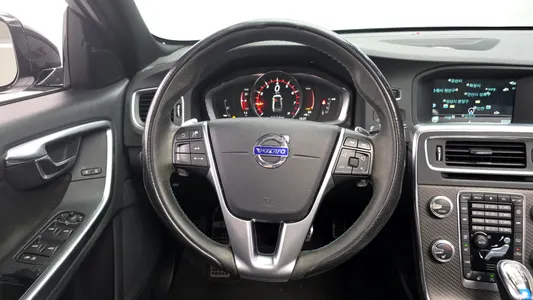 Volvo S60 2017 13