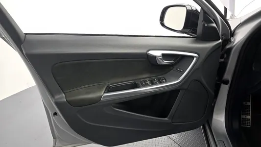 Volvo S60 2017 24