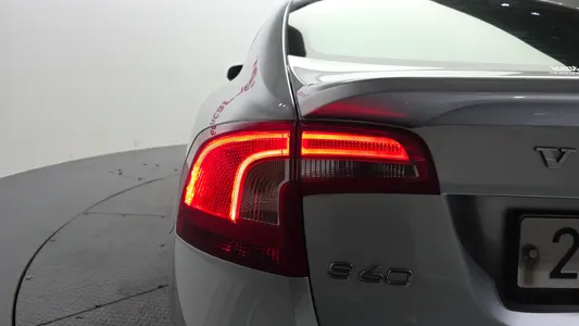 Volvo S60 2017 23