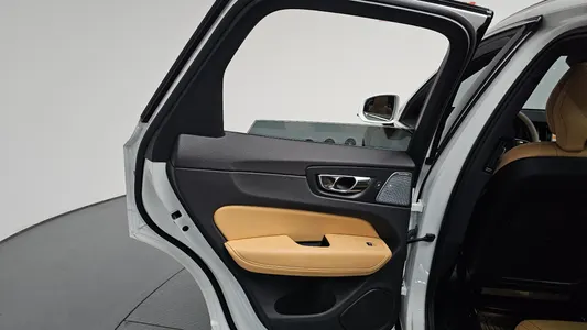 Volvo XC60 2 T8 2024 26