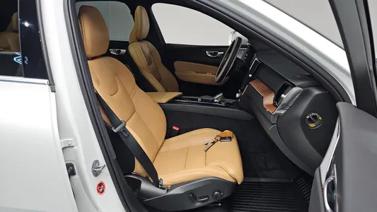 Volvo XC60 2 T8 2024 27