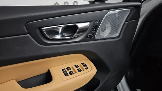 Volvo XC60 2 T8 2024 40
