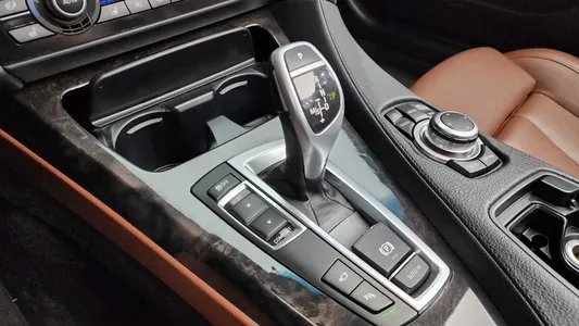 BMW 6 Series (F12) 650i 2011 9