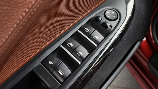 BMW 6 Series (F12) 650i 2011 30