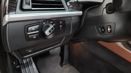 BMW 6 Series (F12) 650i 2011 27