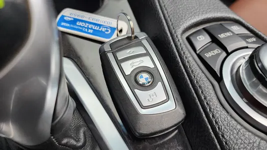 BMW 6 Series (F12) 650i 2011 29