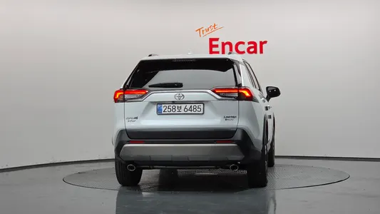 Toyota RAV4 5 2.5 4WD LTD 2025 4