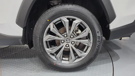 Toyota RAV4 5 2.5 4WD LTD 2025 21