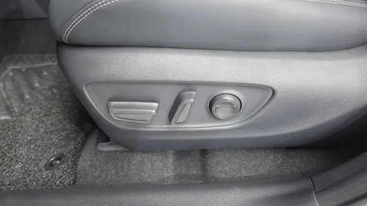 Toyota RAV4 5 2.5 4WD LTD 2025 31