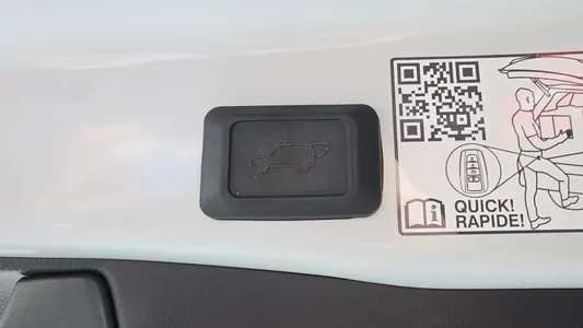 Toyota RAV4 5 2.5 4WD LTD 2025 27