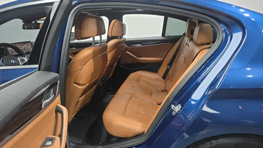 BMW 5 Series (G30) 520i M 2020 11