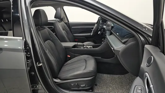 Hyundai (DN8) 1.6 2025 11