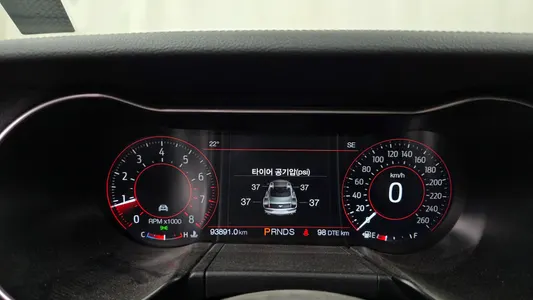 Ford 머스탱 2022 8