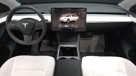 Tesla Y RWD 2023 7