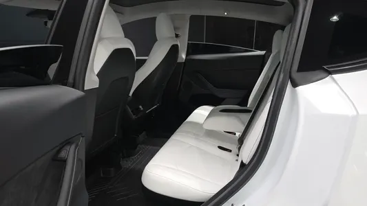 Tesla Y RWD 2023 11