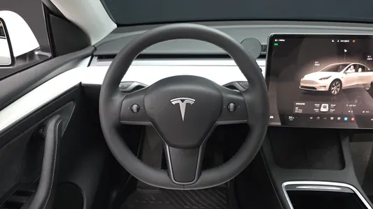 Tesla Y RWD 2023 13