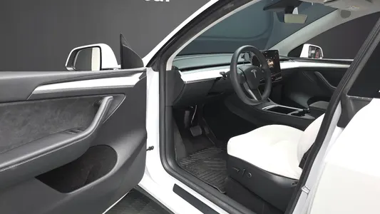 Tesla Y RWD 2023 10