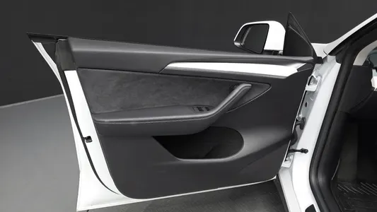 Tesla Y RWD 2023 24