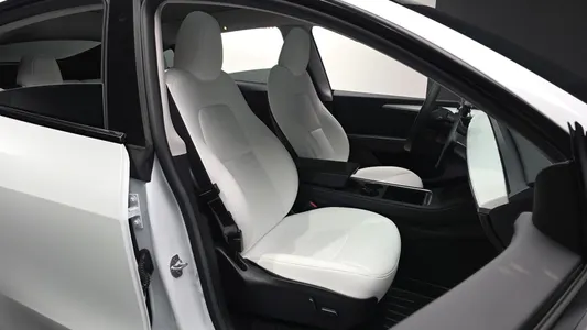 Tesla Y RWD 2023 26