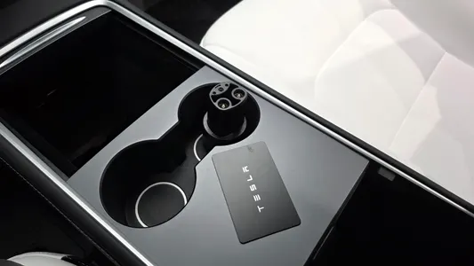 Tesla Y RWD 2023 32