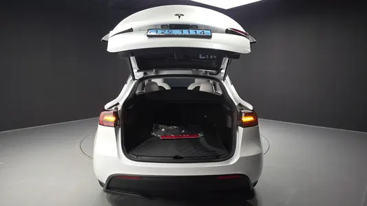 Tesla Y RWD 2023 33