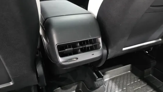 Tesla Y RWD 2023 34