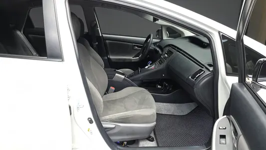 Toyota 프리우스 1.8 E 2015 11