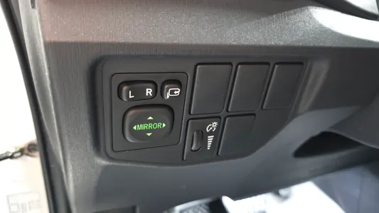 Toyota 프리우스 1.8 E 2015 18