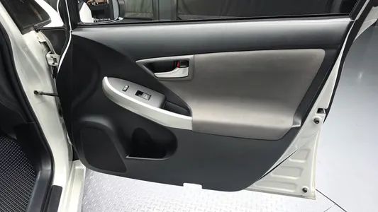 Toyota 프리우스 1.8 E 2015 24