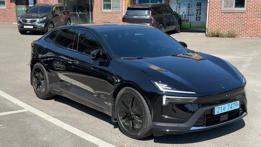 Polestar 4 2025