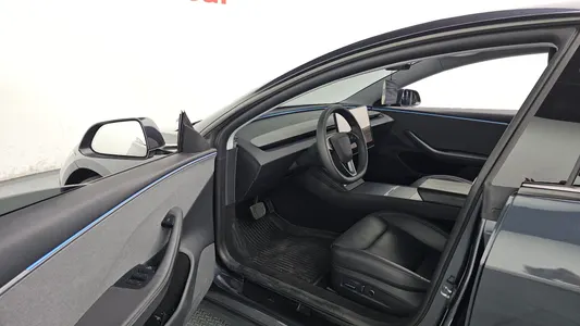 Tesla 3 RWD 2025 10