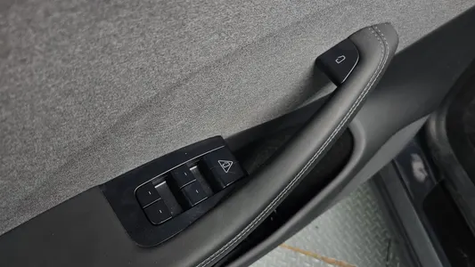 Tesla 3 RWD 2025 28