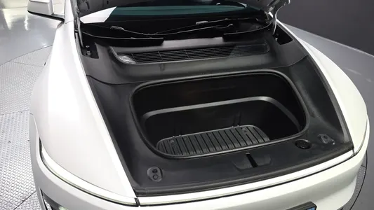Tesla Y AWD 2025 6
