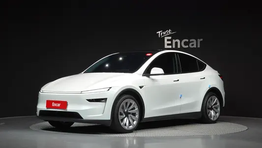 Tesla Y AWD 2025